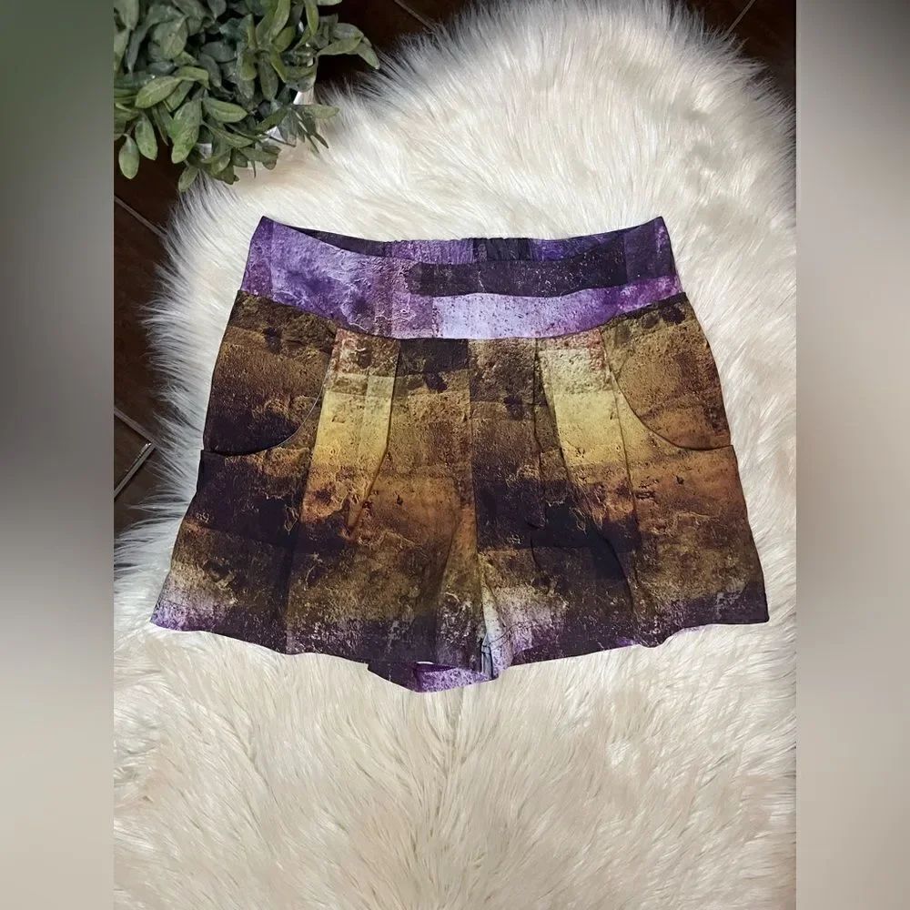 Lucy abstract running shorts sz medium